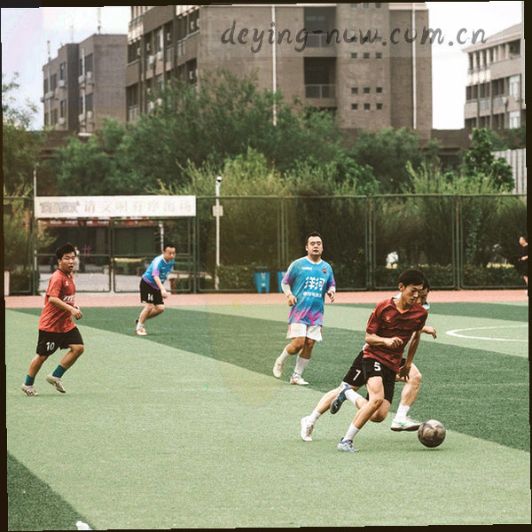 抽象版本印章图形，琥珀色圆环内嵌等宽版本号 3.2